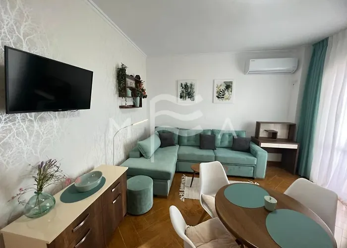 Sunset Paradise Golem (Tirana)