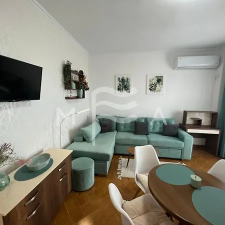 Sunset Paradise גולם